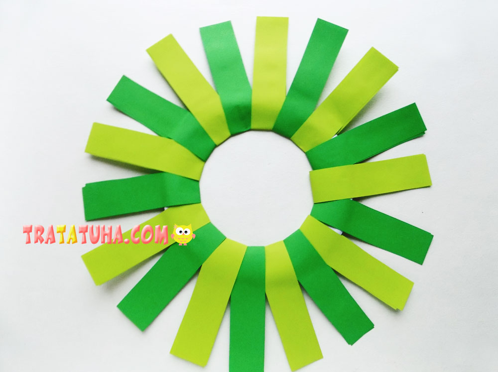 Christmas Paper Plate Wreath